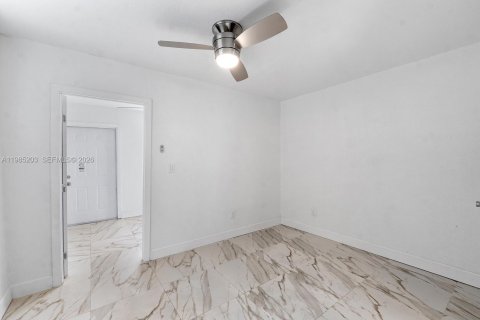 Коммерческая недвижимость в Санрайз, Флорида 1 спальня, 153.29м2 № 2050904