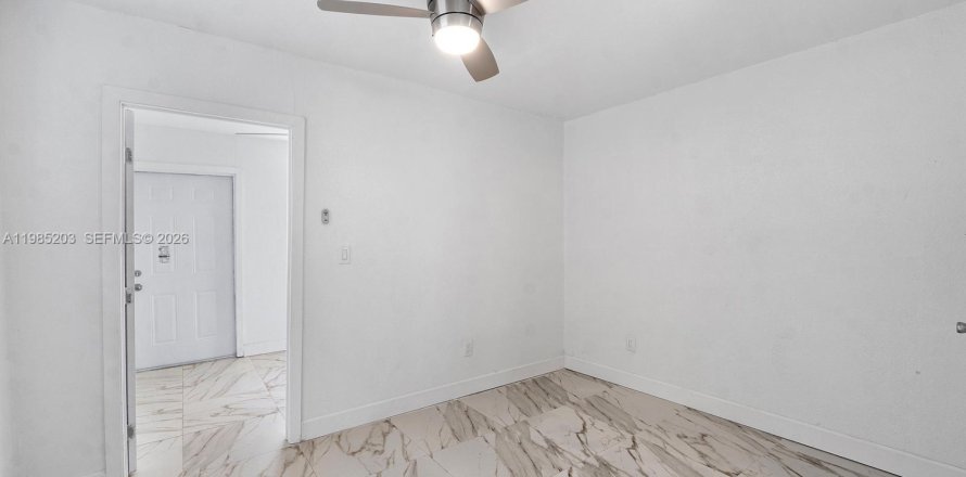 Коммерческая недвижимость в Санрайз, Флорида 1 спальня, 153.29м2 № 2050904