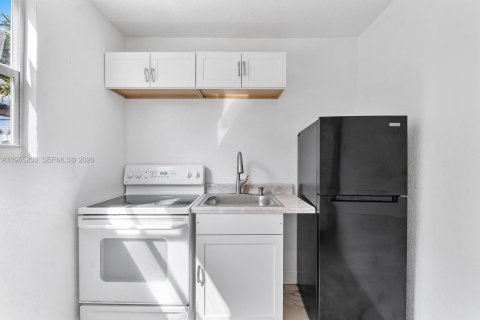 Снять в аренду коммерческую недвижимость в Санрайз, Флорида 1 спальня, 153.29м2, № 2050904 - фото 4