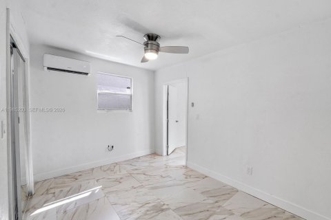 Снять в аренду коммерческую недвижимость в Санрайз, Флорида 1 спальня, 153.29м2, № 2050904 - фото 2
