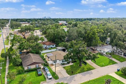 House in Tampa, Florida 4 bedrooms, 141.03 sq.m. № 2403659 - photo 6
