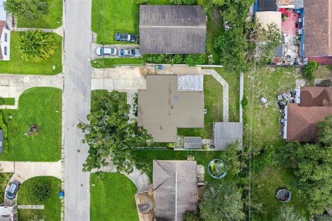 House in Tampa, Florida 4 bedrooms, 141.03 sq.m. № 2403659 - photo 11