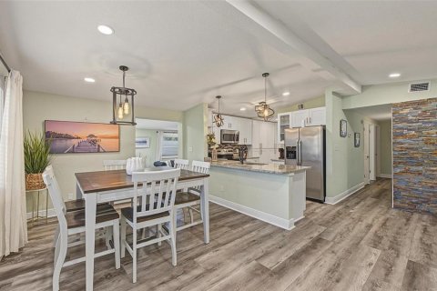 House in Tampa, Florida 4 bedrooms, 141.03 sq.m. № 2403659 - photo 19