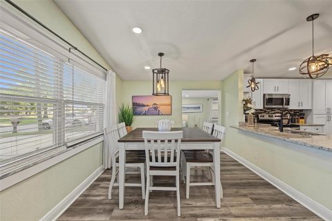 House in Tampa, Florida 4 bedrooms, 141.03 sq.m. № 2403659 - photo 18
