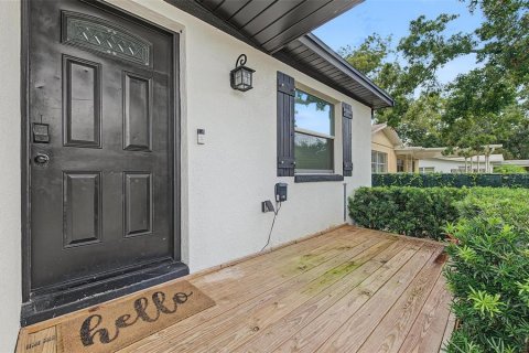 House in Tampa, Florida 4 bedrooms, 141.03 sq.m. № 2403659 - photo 12