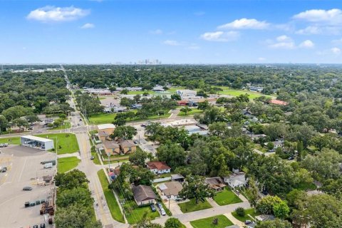 House in Tampa, Florida 4 bedrooms, 141.03 sq.m. № 2403659 - photo 10