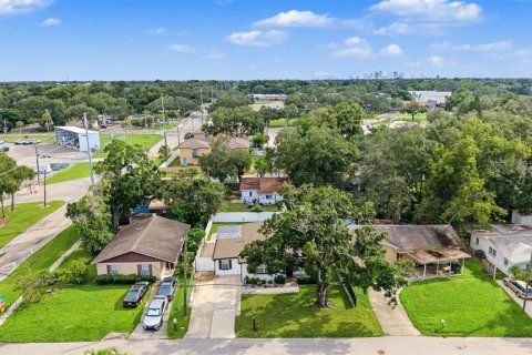 House in Tampa, Florida 4 bedrooms, 141.03 sq.m. № 2403659 - photo 7