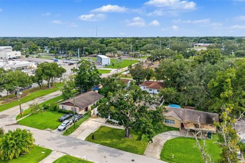 House in Tampa, Florida 4 bedrooms, 141.03 sq.m. № 2403659 - photo 8