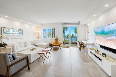 Снять в аренду кондоминиум в Майами-Бич, Флорида 2 спальни, 174.19м2, № 1958972 - фото 3