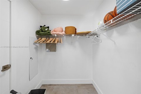 Снять в аренду кондоминиум в Майами-Бич, Флорида 2 спальни, 174.19м2, № 1958972 - фото 15