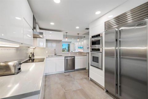 Снять в аренду кондоминиум в Майами-Бич, Флорида 2 спальни, 174.19м2, № 1958972 - фото 10