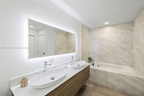 Снять в аренду кондоминиум в Майами-Бич, Флорида 2 спальни, 174.19м2, № 1958972 - фото 23