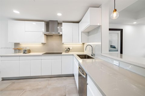 Снять в аренду кондоминиум в Майами-Бич, Флорида 2 спальни, 174.19м2, № 1958972 - фото 9