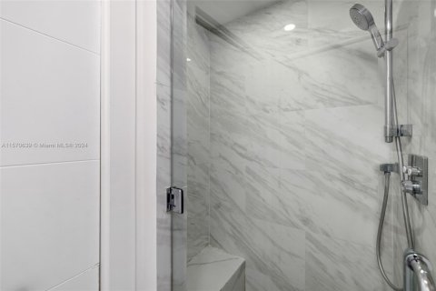 Снять в аренду кондоминиум в Майами-Бич, Флорида 2 спальни, 174.19м2, № 1958972 - фото 24