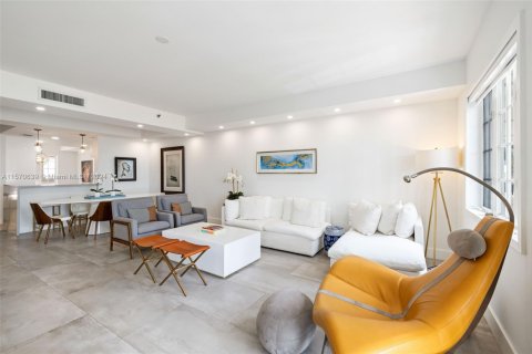 Снять в аренду кондоминиум в Майами-Бич, Флорида 2 спальни, 174.19м2, № 1958972 - фото 5