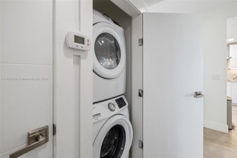 Снять в аренду кондоминиум в Майами-Бич, Флорида 2 спальни, 174.19м2, № 1958972 - фото 25