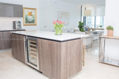 Condo in Miami, Florida, 2 bedrooms  № 2076665 - photo 3