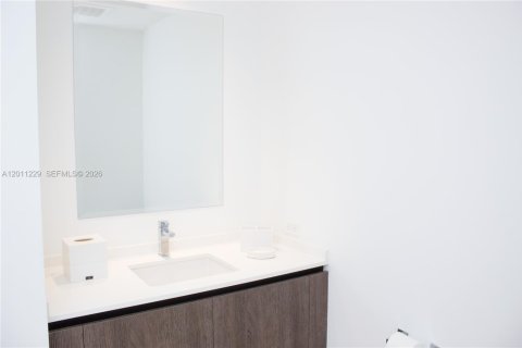 Condo in Miami, Florida, 2 bedrooms  № 2076665 - photo 26