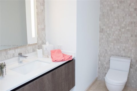 Condo in Miami, Florida, 2 bedrooms  № 2076665 - photo 30