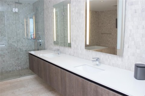 Condo in Miami, Florida, 2 bedrooms  № 2076665 - photo 28
