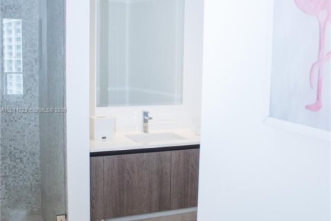Condo in Miami, Florida, 2 bedrooms  № 2076665 - photo 27