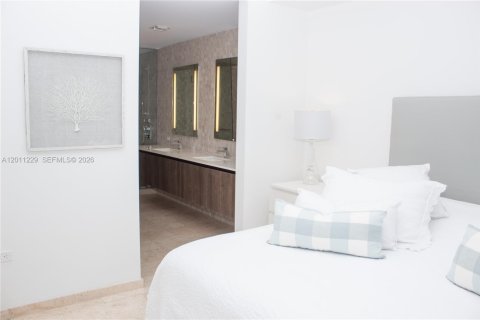 Condo in Miami, Florida, 2 bedrooms  № 2076665 - photo 5