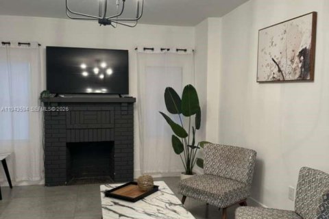 House in Miami, Florida 4 bedrooms, 109.53 sq.m. № 2000524 - photo 10