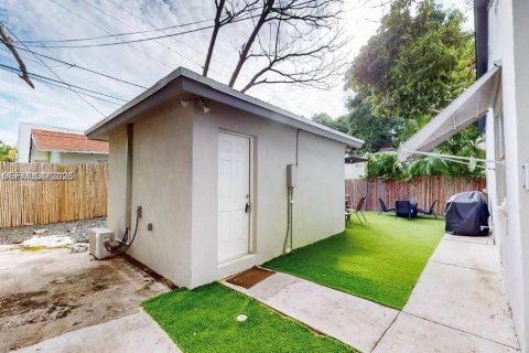 House in Miami, Florida 4 bedrooms, 109.53 sq.m. № 2000524 - photo 11