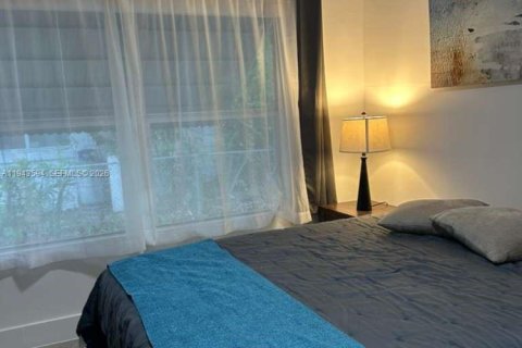 House in Miami, Florida 4 bedrooms, 109.53 sq.m. № 2000524 - photo 8