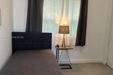 House in Miami, Florida 4 bedrooms, 109.53 sq.m. № 2000524 - photo 4