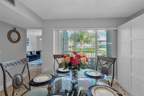 Copropriété à vendre à Madeira Beach, Floride: 2 chambres, 96.62 m2 № 1684894 - photo 14