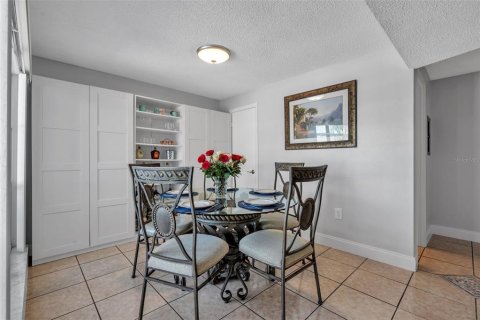 Copropriété à vendre à Madeira Beach, Floride: 2 chambres, 96.62 m2 № 1684894 - photo 12