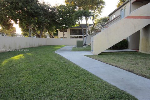 Купить кондоминиум в Хайалиа, Флорида 2 спальни, 108.05м2, № 2054873 - фото 2