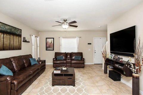 Touwnhouse à louer à Riverview, Floride: 2 chambres, 121.24 m2 № 2284114 - photo 2