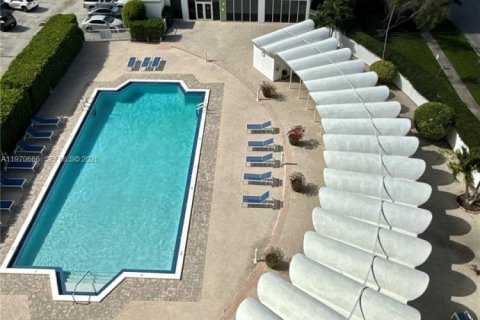 Copropriété à vendre à North Miami, Floride: 2 chambres, 110.37 m2 № 2032547 - photo 23