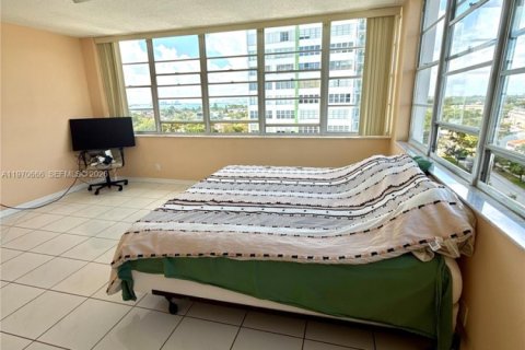 Copropriété à vendre à North Miami, Floride: 2 chambres, 110.37 m2 № 2032547 - photo 9