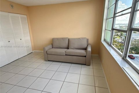 Copropriété à vendre à North Miami, Floride: 2 chambres, 110.37 m2 № 2032547 - photo 16