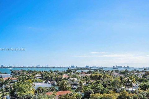 Condo in North Miami, Florida, 2 bedrooms  № 2032547 - photo 3