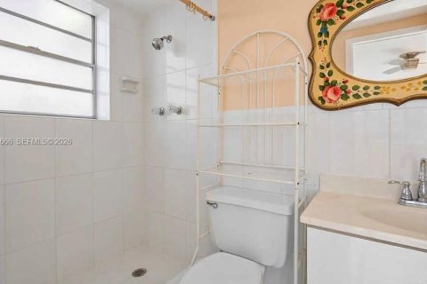 Condo in North Miami, Florida, 2 bedrooms  № 2032547 - photo 5