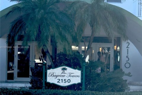 Condo in North Miami, Florida, 2 bedrooms  № 2032547 - photo 8