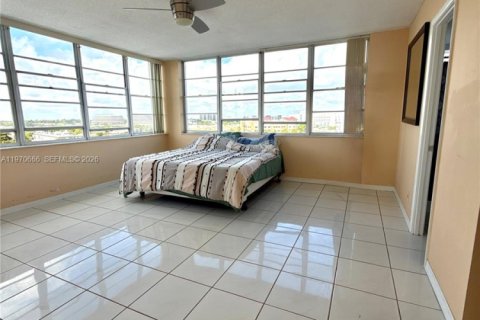 Copropriété à vendre à North Miami, Floride: 2 chambres, 110.37 m2 № 2032547 - photo 10