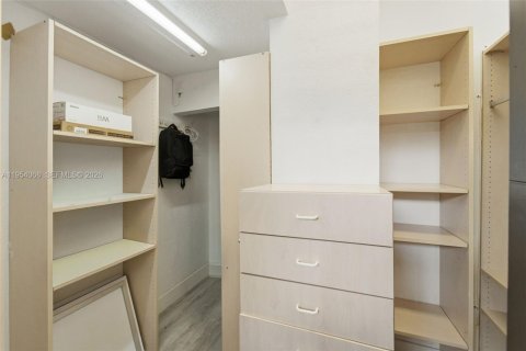 Townhouse in Miami, Florida 3 bedrooms, 168.71 sq.m. № 2011982 - photo 24