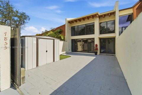 Townhouse in Miami, Florida 3 bedrooms, 168.71 sq.m. № 2011982 - photo 3