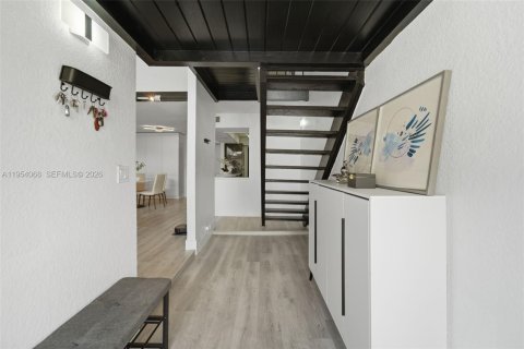 Townhouse in Miami, Florida 3 bedrooms, 168.71 sq.m. № 2011982 - photo 14