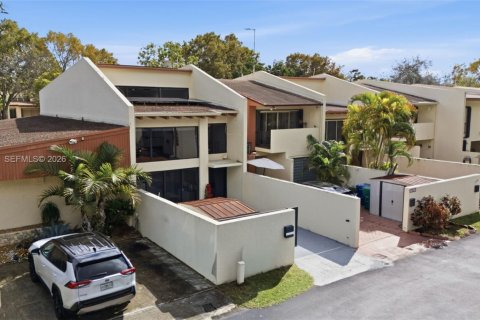 Townhouse in Miami, Florida 3 bedrooms, 168.71 sq.m. № 2011982 - photo 29