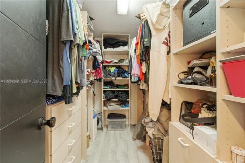 Townhouse in Miami, Florida 3 bedrooms, 168.71 sq.m. № 2011982 - photo 23