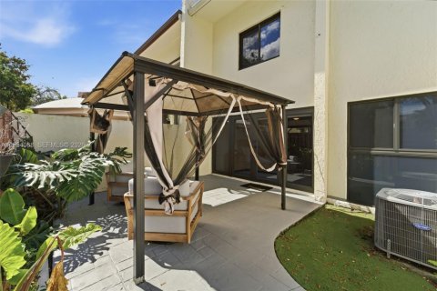 Townhouse in Miami, Florida 3 bedrooms, 168.71 sq.m. № 2011982 - photo 22