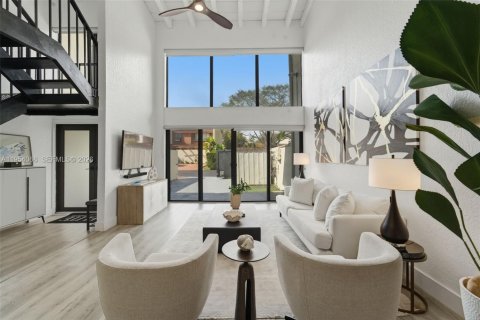 Townhouse in Miami, Florida 3 bedrooms, 168.71 sq.m. № 2011982