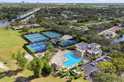 Townhouse in Miami, Florida 3 bedrooms, 168.71 sq.m. № 2011982 - photo 25