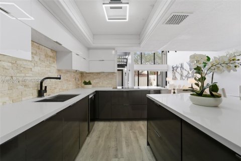 Townhouse in Miami, Florida 3 bedrooms, 168.71 sq.m. № 2011982 - photo 7